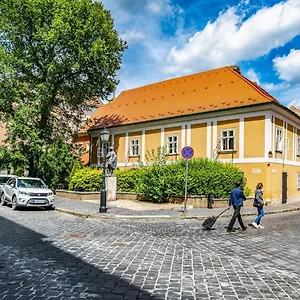 Bed & Breakfast Academy, Budapest